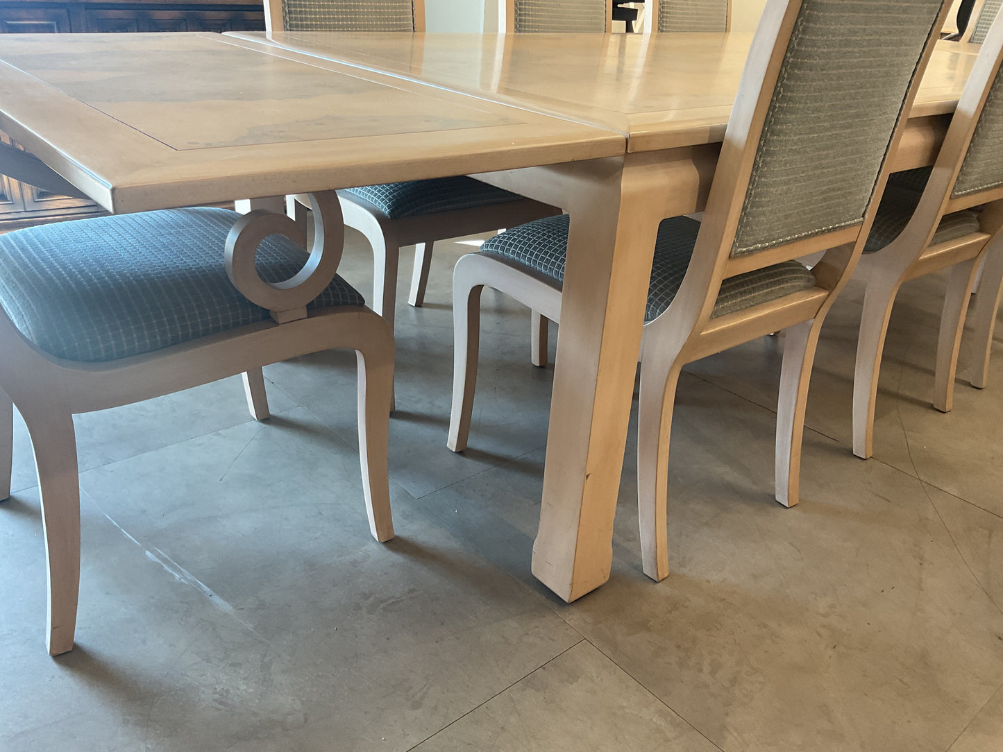 Beautiful & Beachy Dining Table Vibes