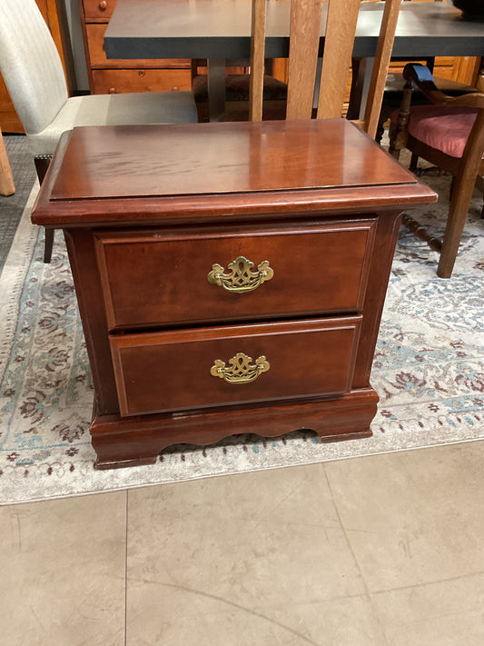 Cherry wud nitestand *Wh*