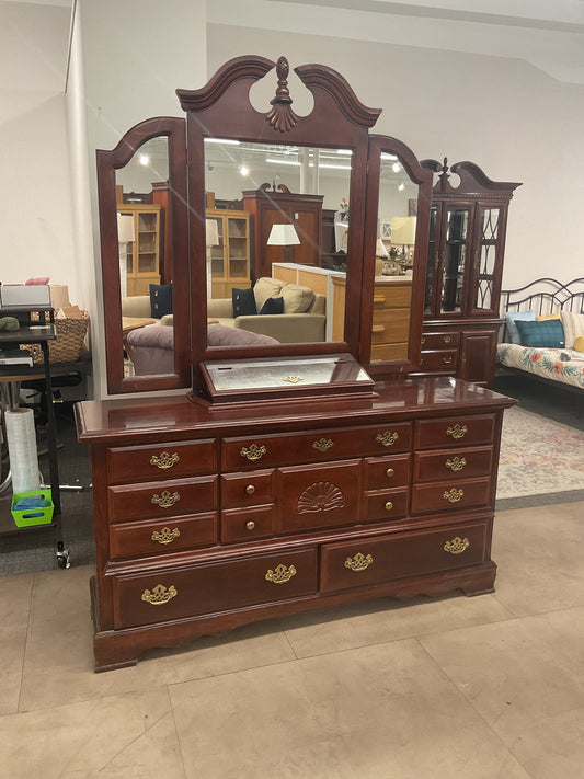 Sherry Vanity Dresser