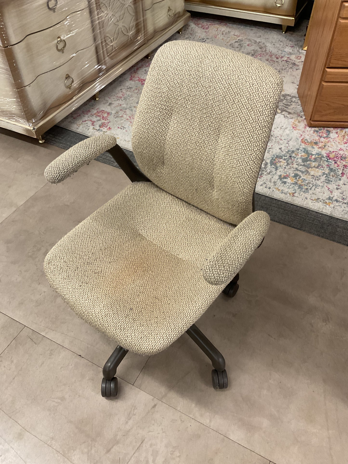 *WH*Old Seater Office Chair