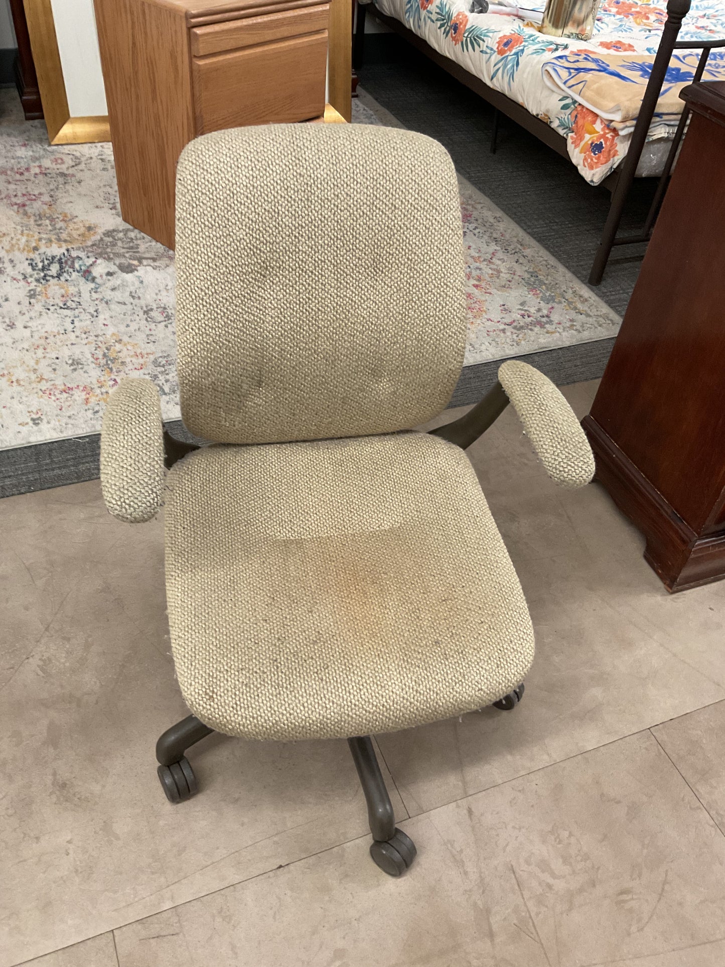 *WH*Old Seater Office Chair