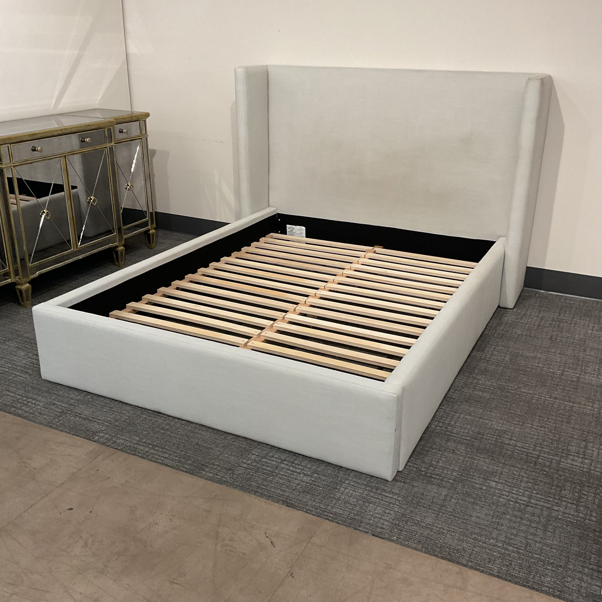 Wing Back Queen Frame (B118)