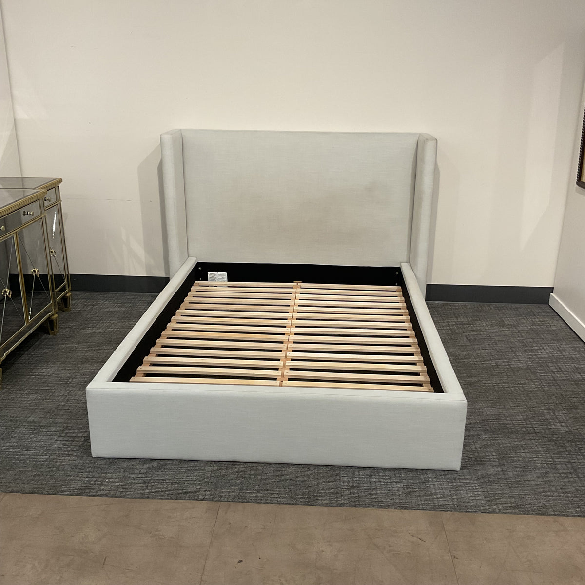 Wing Back Queen Frame (B118)
