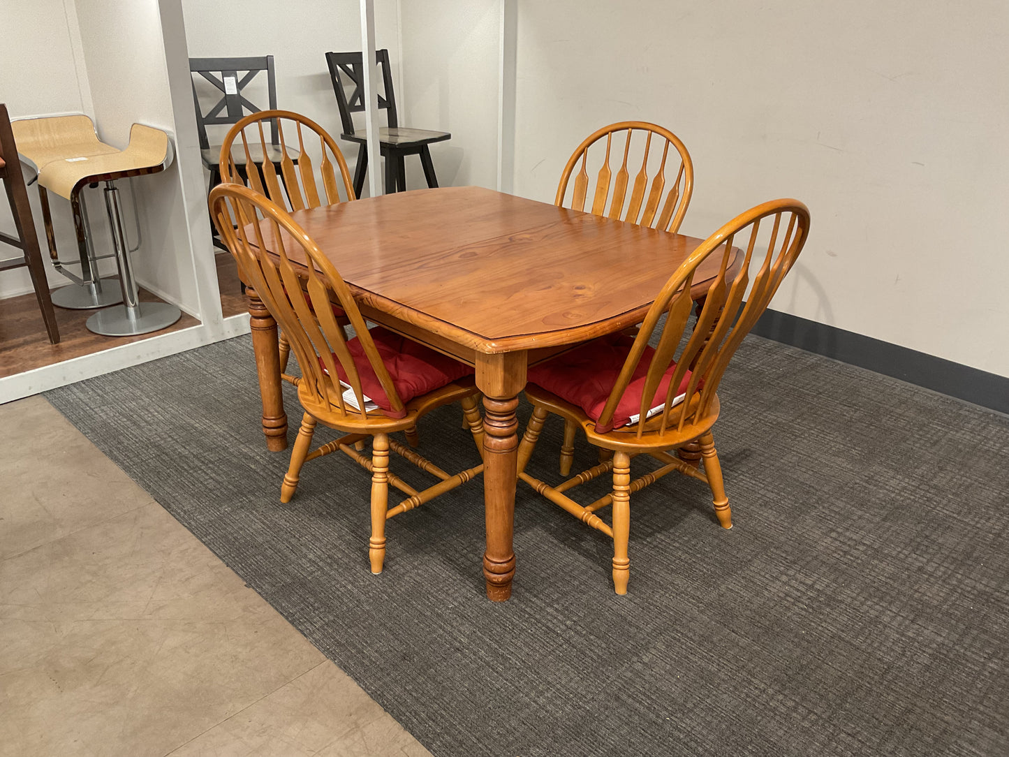 Tradish Dining Set