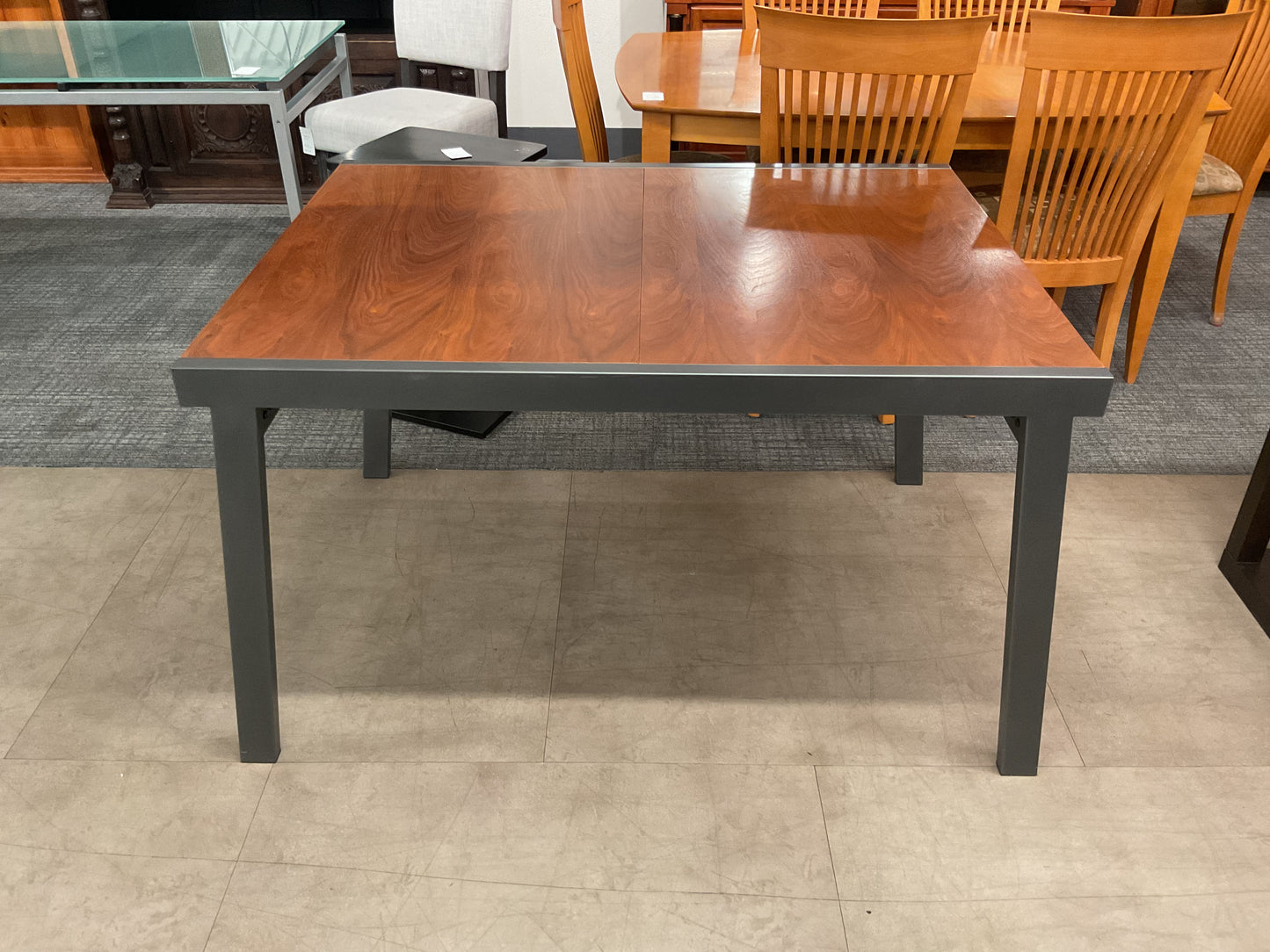 Elm Street Table