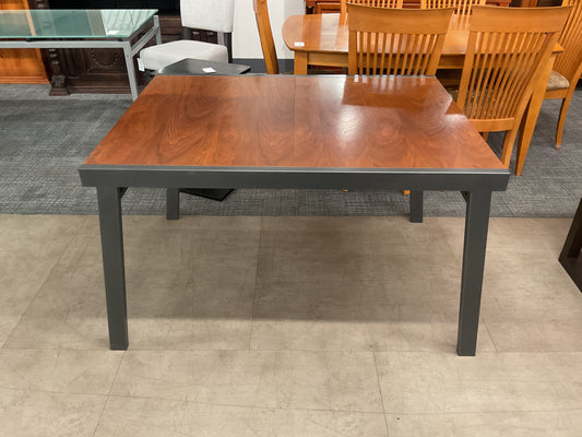 Elm Street Table