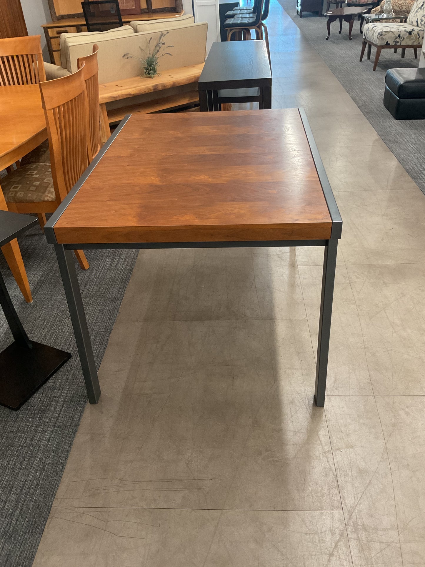 Elm Street Table