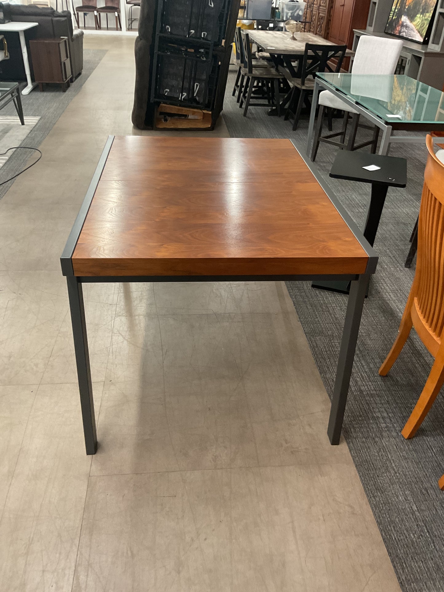 Elm Street Table