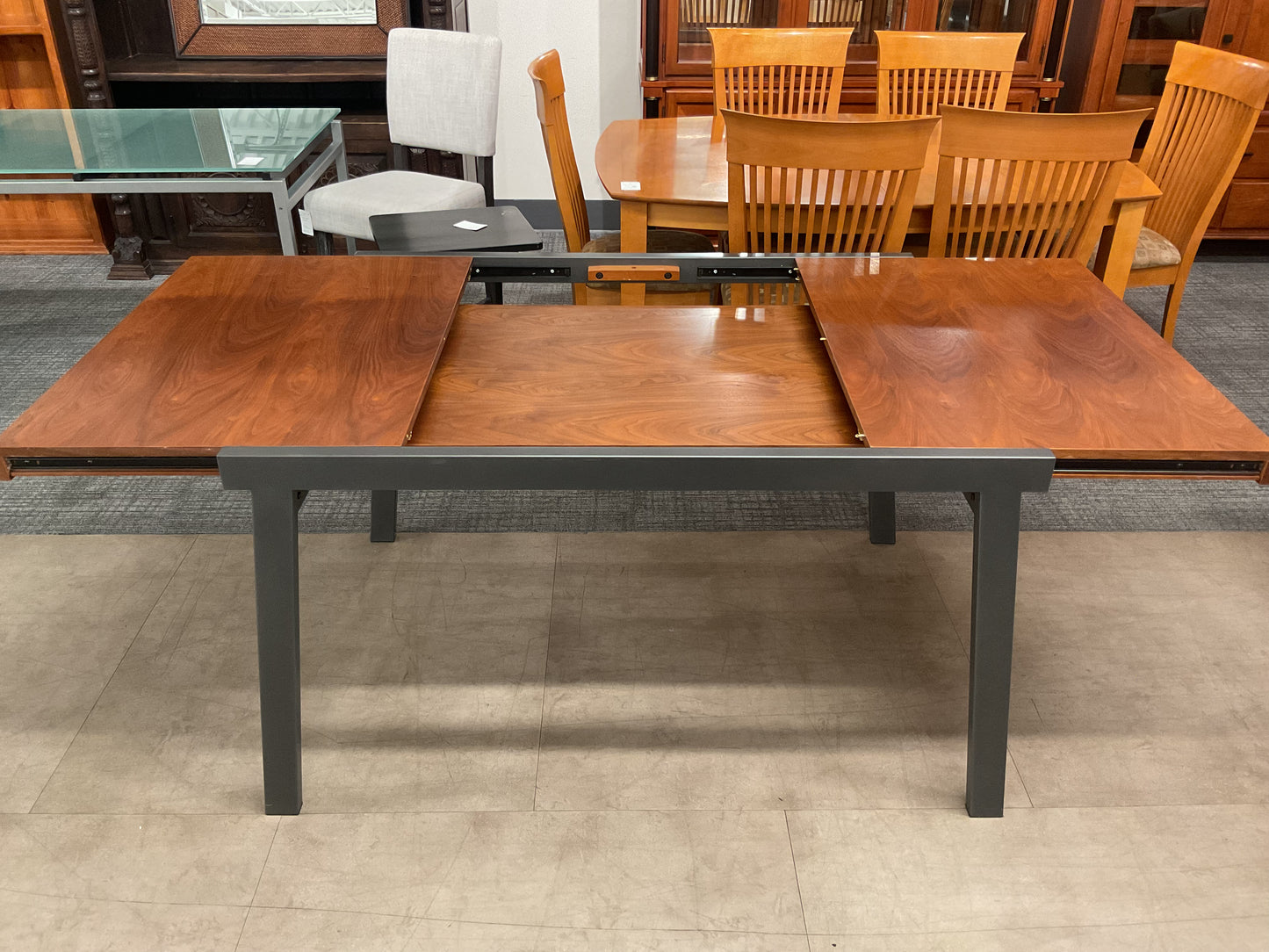 Elm Street Table