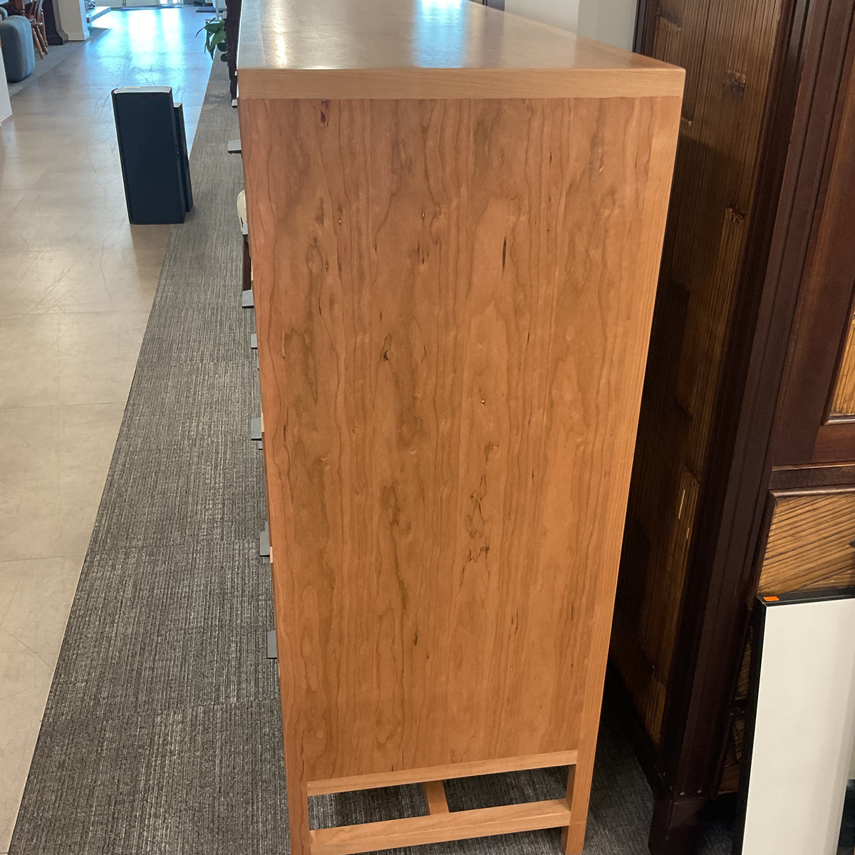 Monolith Dresser