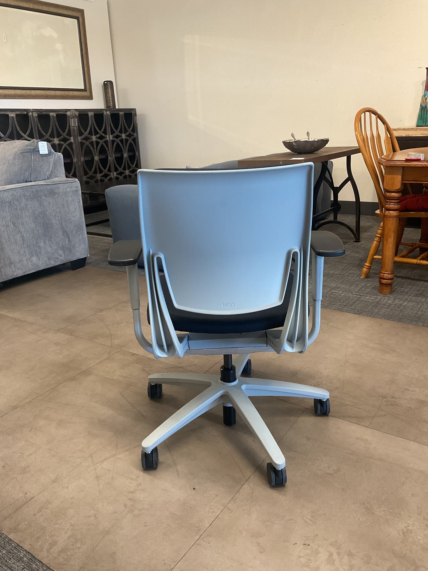Sleek Curve Office Chair
