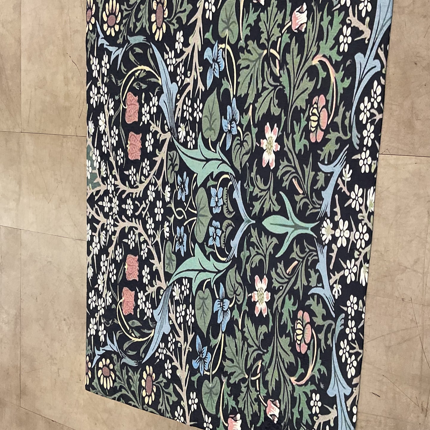 Blackthorn Feast Rug (R124)