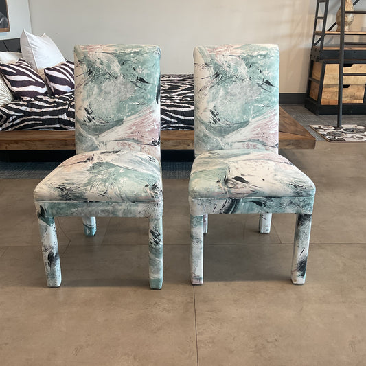 Backsplash Dinning Chair Set (2)