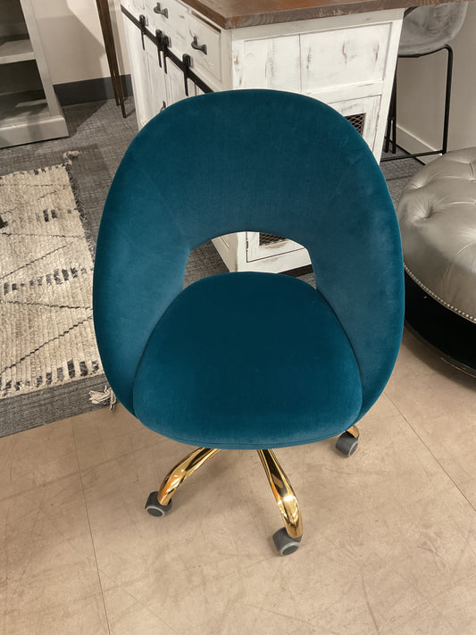 Cass A Roll Chair