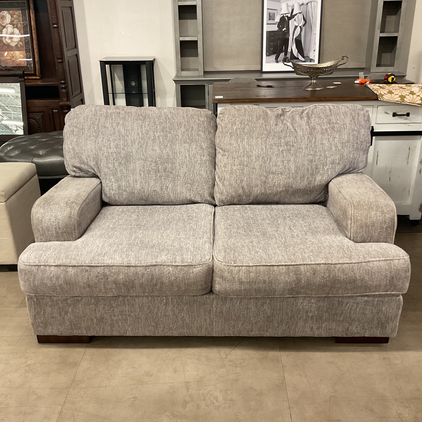 Grayhound Loveseat