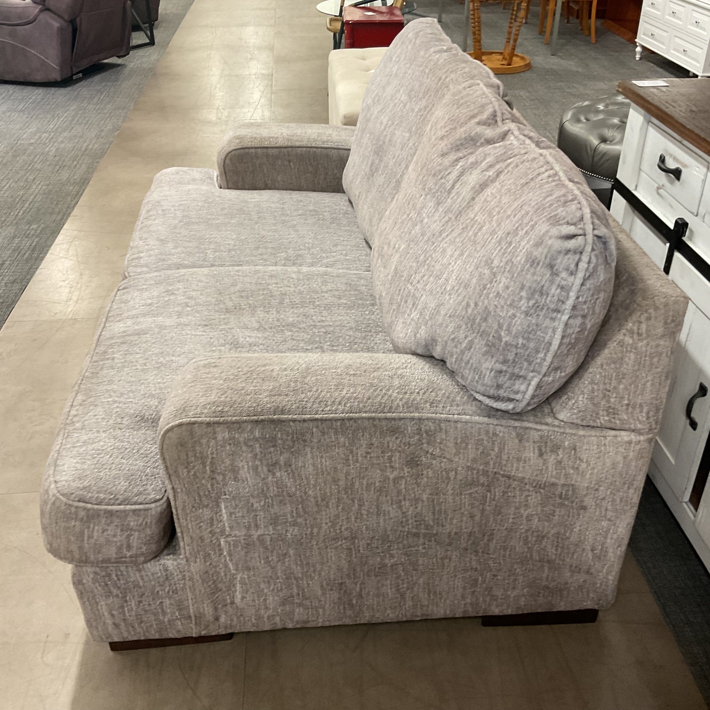 Grayhound Loveseat